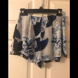 Show Me Your Mumu shorts Size M